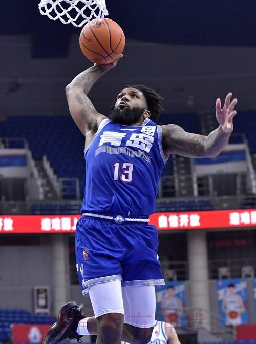 手感火热！鲍尔单脚三分应声入网